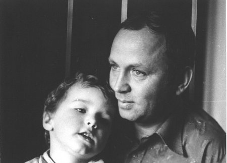 Rimantas Stankevičius su sūnumi 1982 m., E.Ganusausko nuotr.   