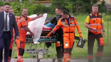 Pašautą Slovakijos premjerą gydanti ligoninė skelbia naujausias žinias apie jo sveikatą