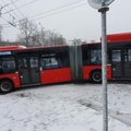 Pūga Vilniuje sutrikdė viešojo transporto eismą