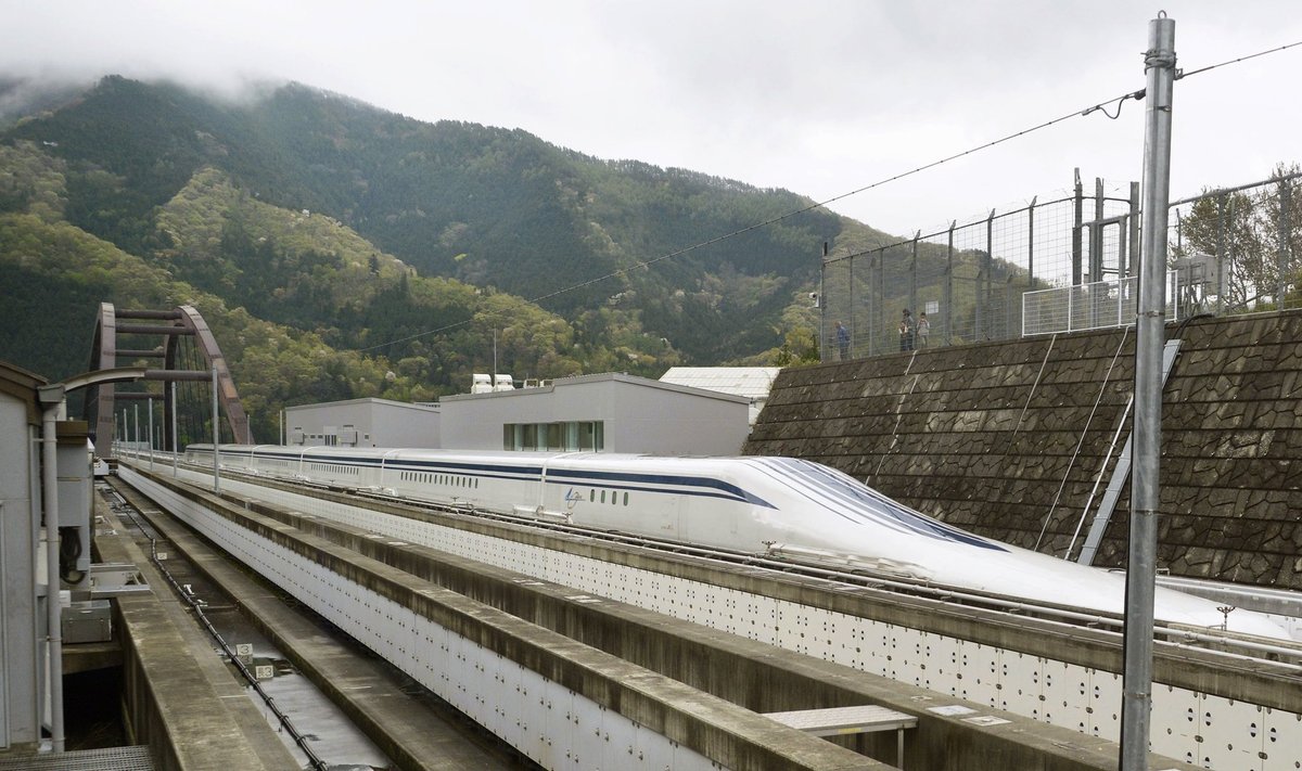 Japonijoje traukinys viršijo pasaulio greičio rekordą