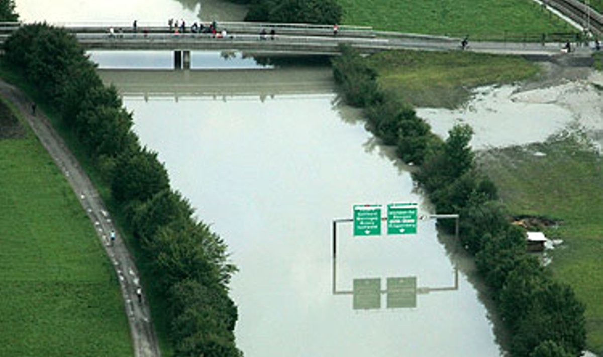 Europą siaubia potvyniai. Stiprios liūtys gatves užtvindė ir Belgijoje, Olandijoje bei Šveicarijoje.