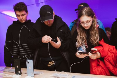 „Apple shop“ oficialiai startavo prekyba naujaisiais „iPhone 14“ telefonais