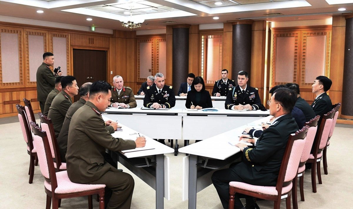 Abiejų Korėjų ir JT pajėgų delegacijos susitiko derybų paliaubų kaimelyje