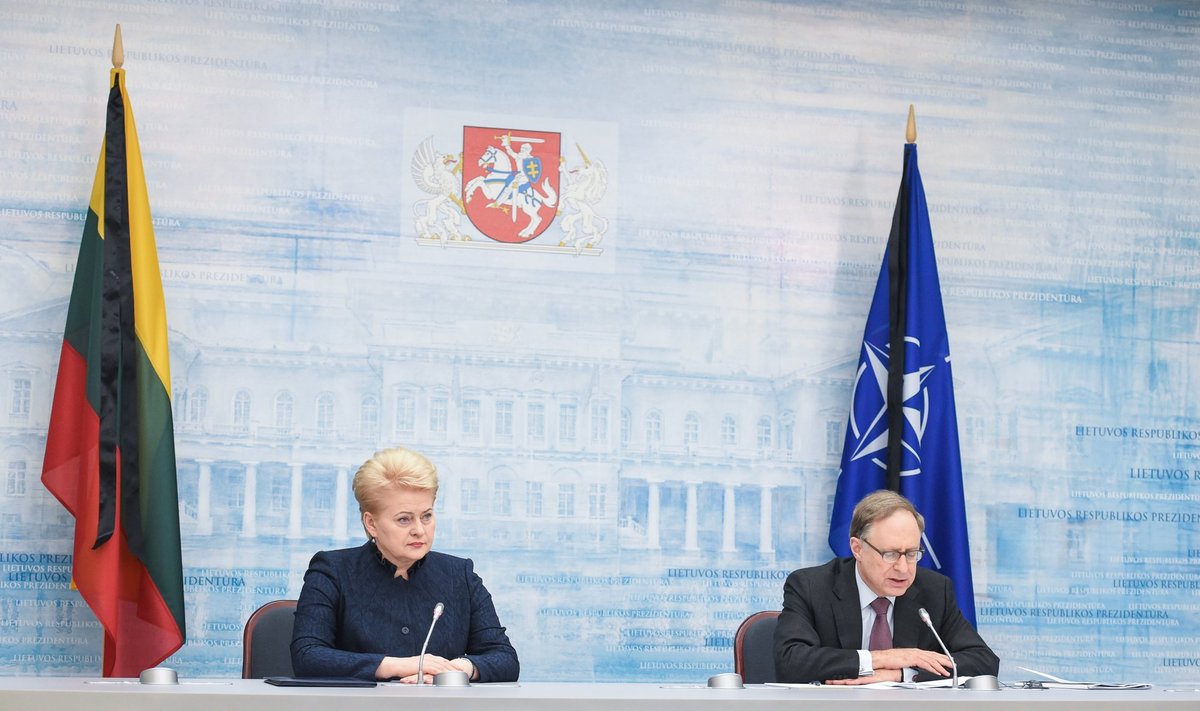 Prezidentė Dalia Grybauskaitė susitiko su NATO generalinio sekretoriaus pavaduotoju Alexanderiu Vershbow ir Šiaurės Atlanto Tarybos ambasadoriais