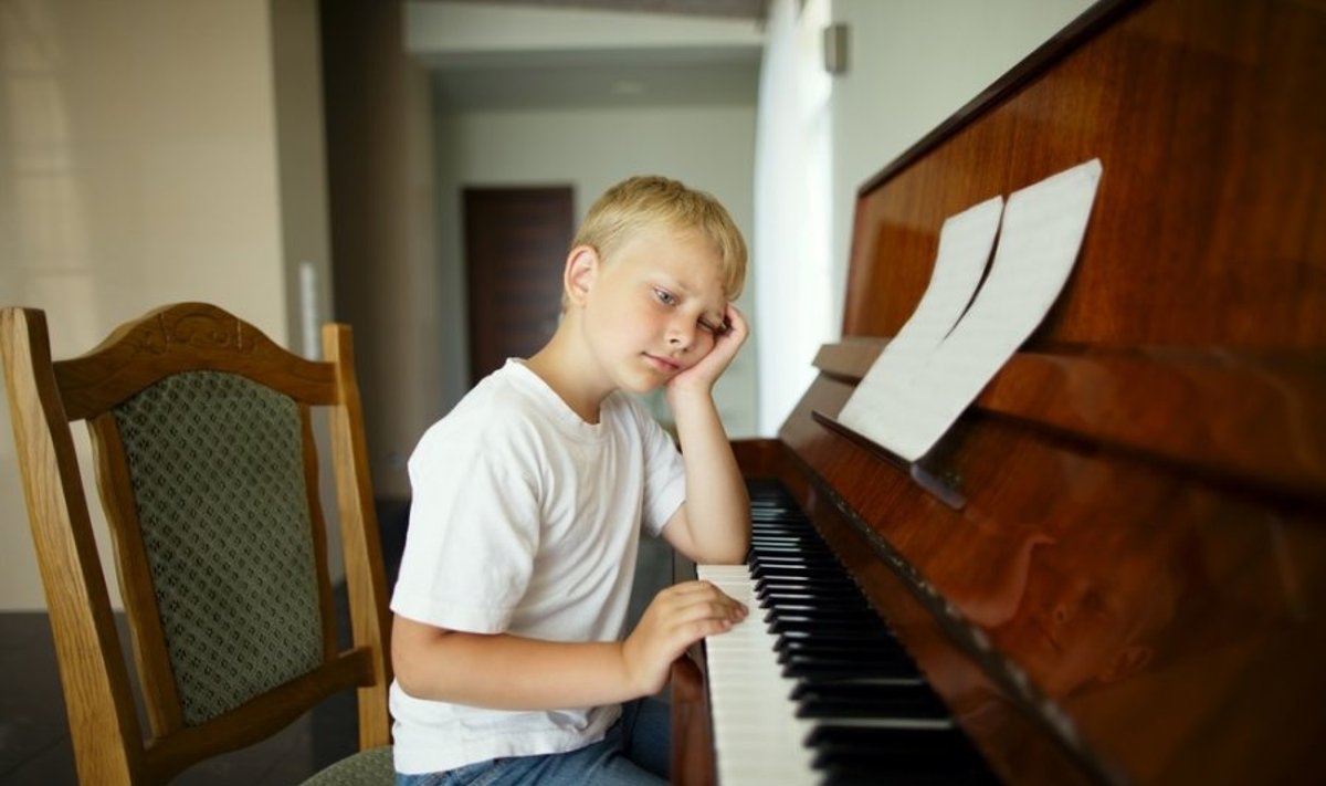 vaikas, berniukas, pianinas, fortepijonas, būrelis, muzika, grojimas, 