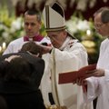 Popiežius laikė trumpesnes nei įprasta Velyknakčio pamaldas