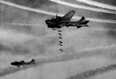 Kiliminiame Hamburgo bombardavime dalyvavo ne tik britų, bet ir amerikiečių aviacija.