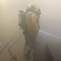 Per gaisrą daugiabutyje ugniagesiai išnešė vyrą, jo atgaivinti nepavyko