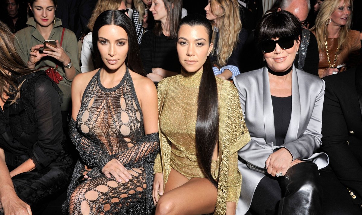 (iš kairės į dešinę): Kim Kardashian, Kourtney Kardashina ir Kris Jenner