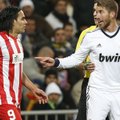 Madrido derbyje S.Ramosas spjovė D.Costai į veidą