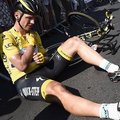 "Тур де Франс": лидер общего зачета с трудом добрался до финиша и снялся с гонки