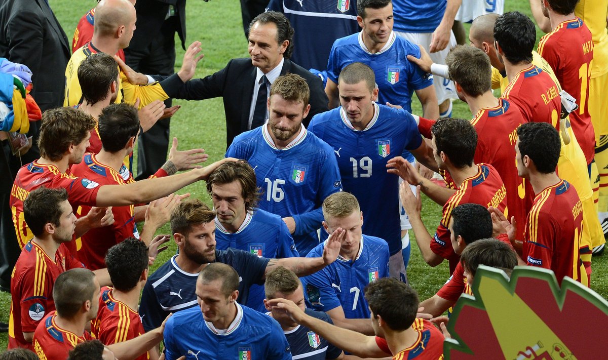 Italijos futbolininkai palieka aikštę