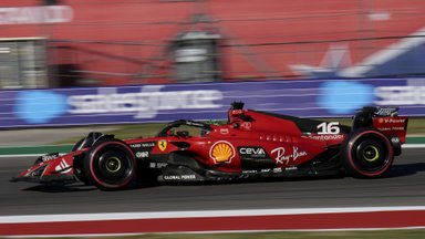 „F-1“ čempionas klydo, lenktynes JAV iš pirmosios pozicijos pradės „Ferrari“ pilotas