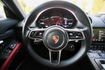 "Porsche 718 Cayman S"