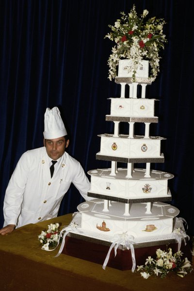 Princesės Dianos vestuvių tortas (Nate D. Sanders Auctions nuotr.)