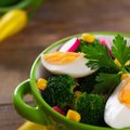 5 paprasti receptai su virtais kiaušiniais – nuo salotų iki sausainių