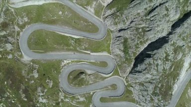 Dviratininkas Šveicarijos Alpėse treko dviračiu įveikė 330 kilometrų