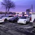 Dėl ekstremalių oro sąlygų „Tesla“ automobilių savininkai Čikagoje susidūrė su rimtais iššūkiais