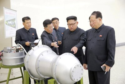 Kim Jong Unas domisi, kaip vykdoma branduolinių raketų programa