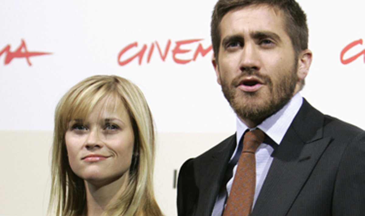 Reese Witherspoon ir Jake`as Gyllenhaalas 