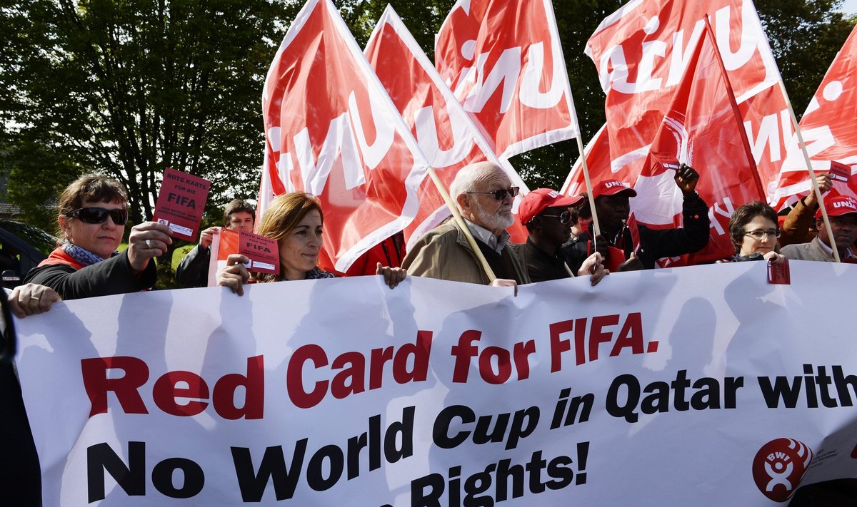 FIFA plano Pasaulio čempionatą Katare surengti žiemą laukia pasipriešinimas