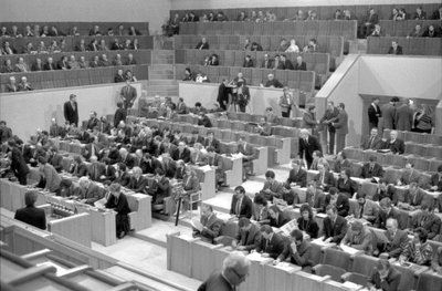 LR Aukščiausiosios Tarybos-Atkuriamojo Seimo plenarinių posėdžių salė, deputatai