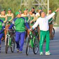 COVID-19 nebijančios Turkmėnijos lyderis vadovavo didžiuliam dviračių paradui