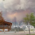 Tūkstančiai žmonių Kanadoje bėga nuo smarkių miškų gaisrų