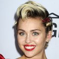Puiki naujiena Miley Cyrus dėl plakato su seksualia poza