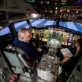 43 metų patirtį turintis lėktuvo kapitonas – apie sveikatos būklę, algą ir pilotų romanus su stiuardesėmis