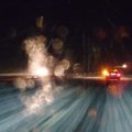 Naktį eismo sąlygos bus pavojingos: vairavimą apsunkins plikledis, lijundra ir mišrūs krituliai