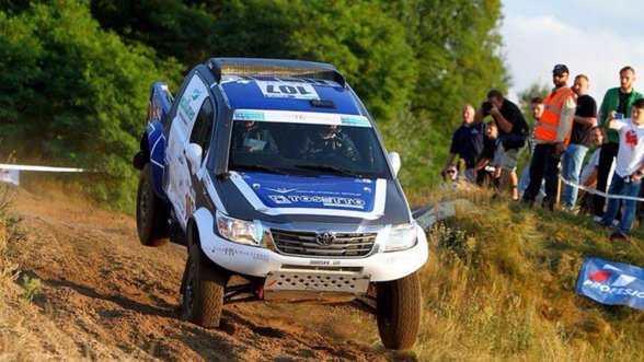Bekelės lenktynių čempionate išskirtinė technika: lenktyniaus Dakaro ralio verti visureigiai