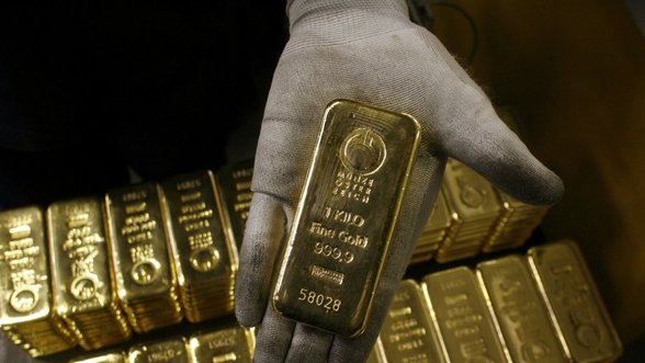 Rublio kritimas nusmukdė pasaulines aukso kainas