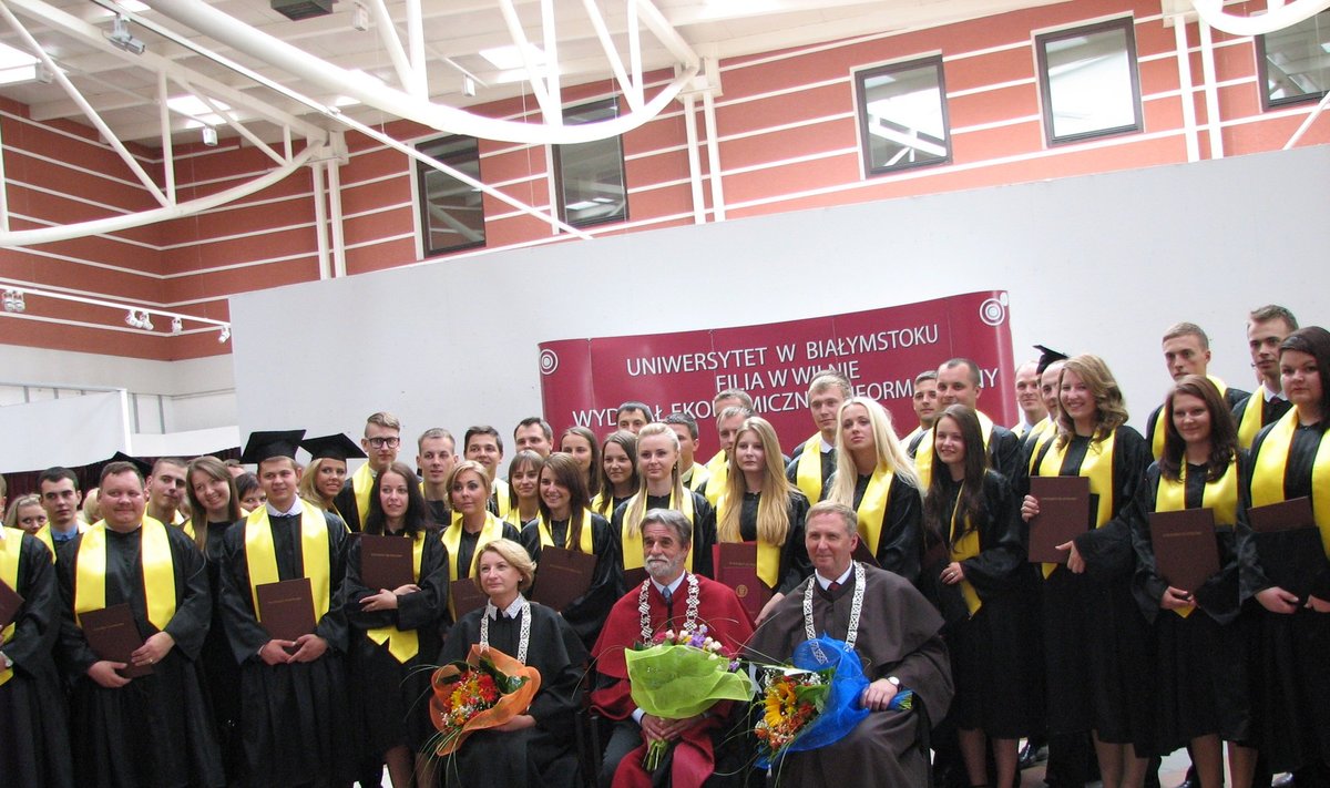 Wręczenie dyplomów na Filii UwB w Wilnie 2013