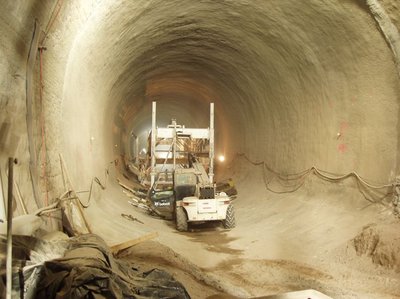 2008 m. Tunelio rekonstrukcija: darbams panaudotas specialus fibrocementas, kurio sudėtį rekomendavo KTU mokslininkai (Lietuvos geležinkelių muziejaus nuotr.)
