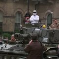 Prie BBC pasirodė tankas, reikalaujantis J. Clarksono sugrįžimo