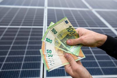 Saulės elektrinės atsiperkamumas priklauso nuo elektros kainų