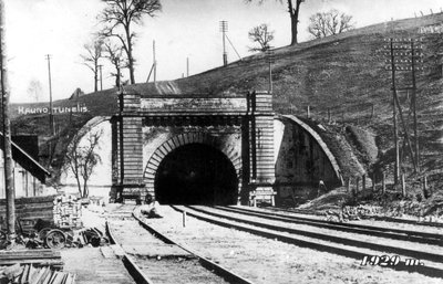 1929 m. Plytos naudotos tunelio skliautui formuoti – jas teko importuoti  (Lietuvos geležinkelių muziejaus nuotr.)