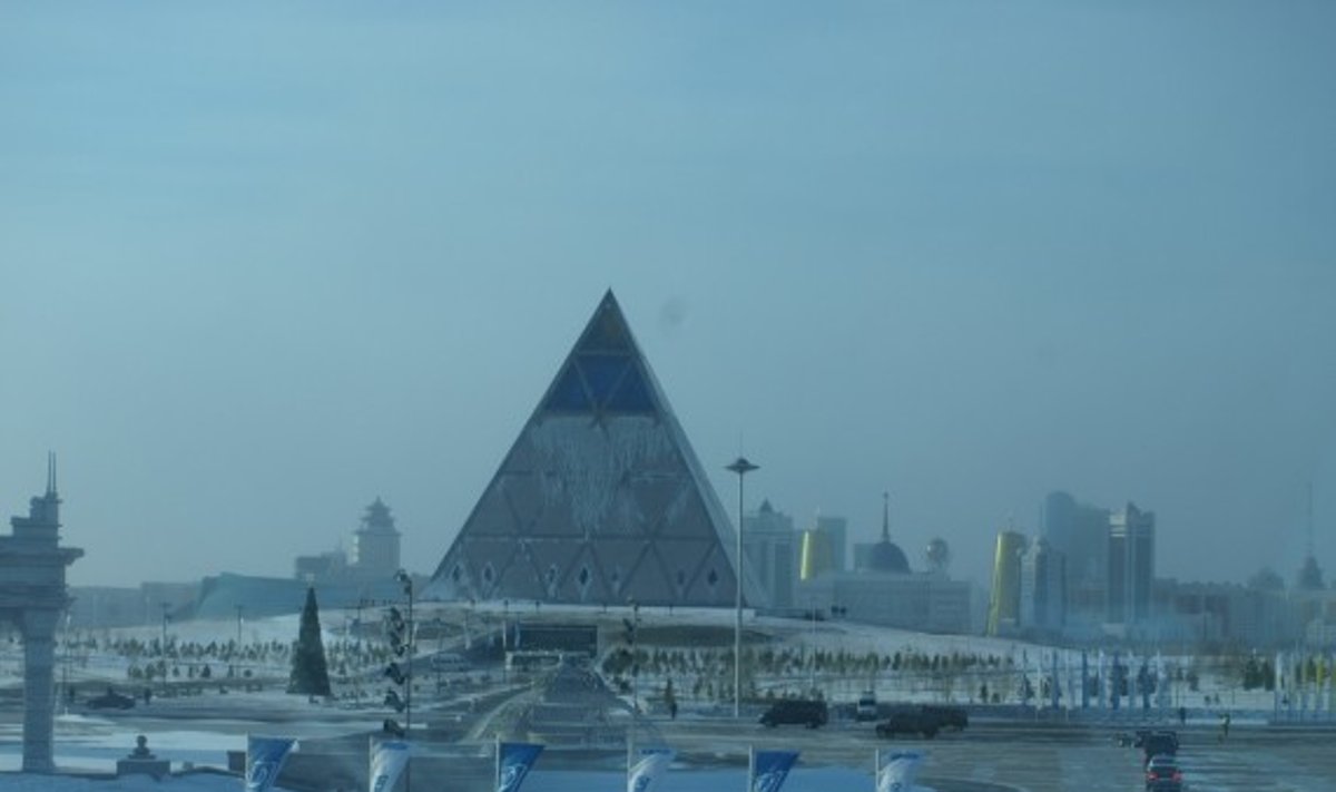 Астана, декабрь 2010 года. Фото Дениса Тарасенко