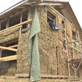 Šiaudinio namo statytojas: šis namas bus triskart pigesnis už įprastą