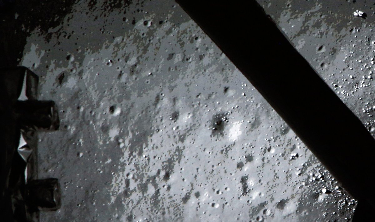 Pirmasis Kinijos mėnuleigis sėkmingai nusileido Mėnulyje