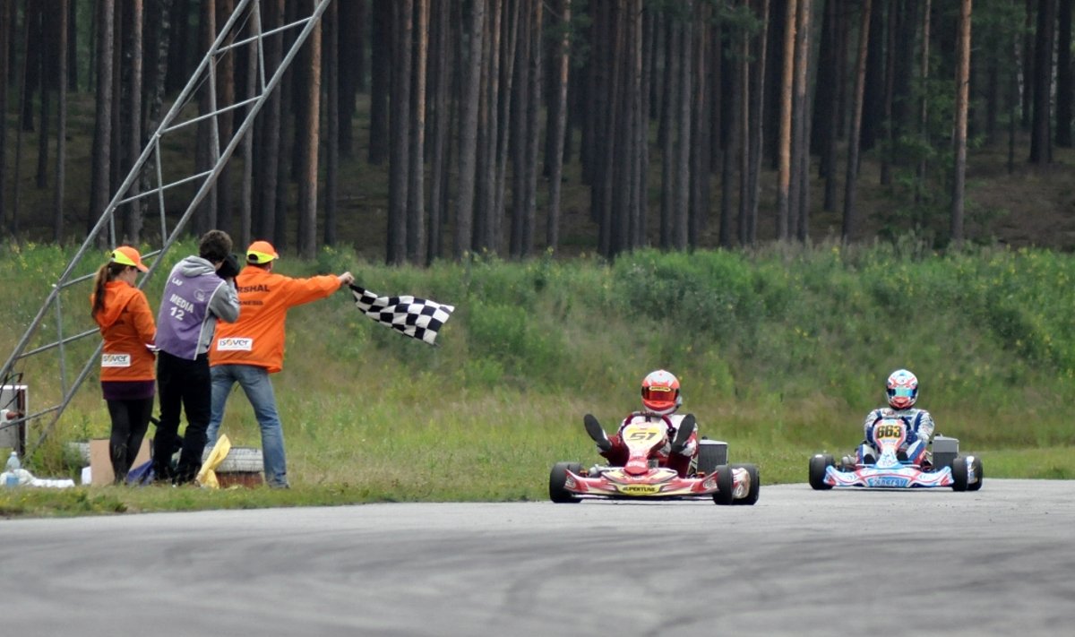 Puikus „Energy Racing“ kartingo komandos pasirodymas Latvijoje (Olgos Keikovos nuotr.)