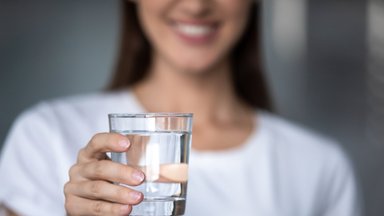 Didžiausi mitai apie vandenį ir kiek iš tiesų mums jo reikia išgerti