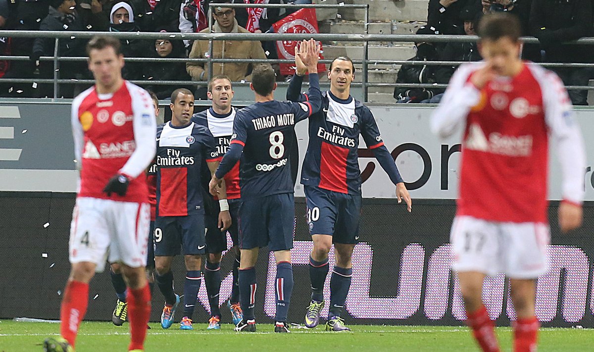 Komandos draugai sveikina Zlataną Ibrahimovičių su pelnytu įvarčiu