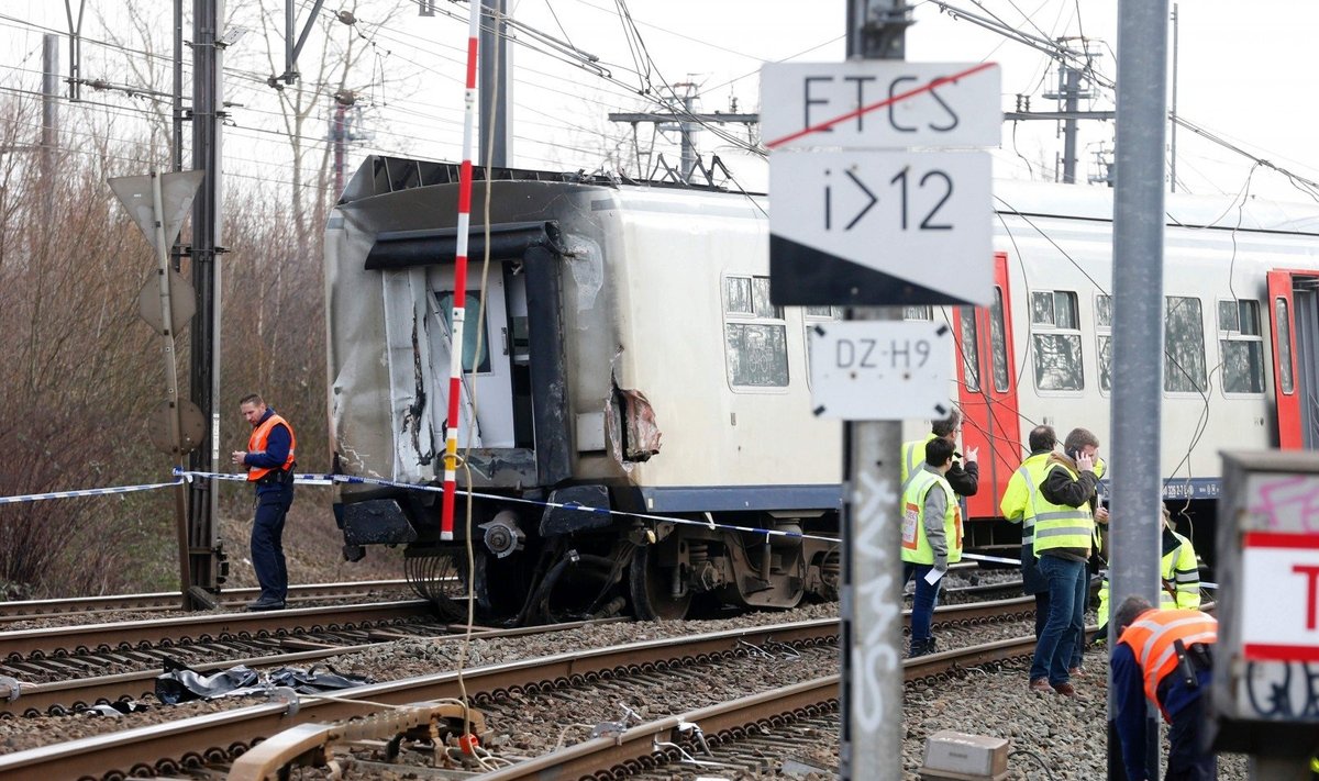 Belgijoje nuo bėgių nulėkė traukinys