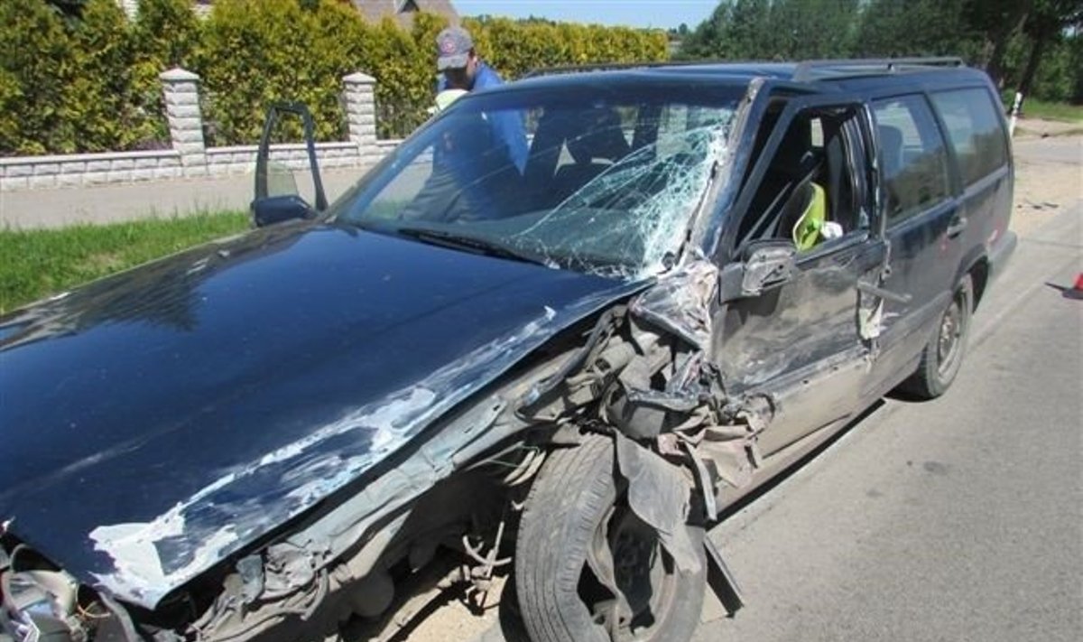 Vilkaviškio rajone prieš eismą išlėkė automobilis 