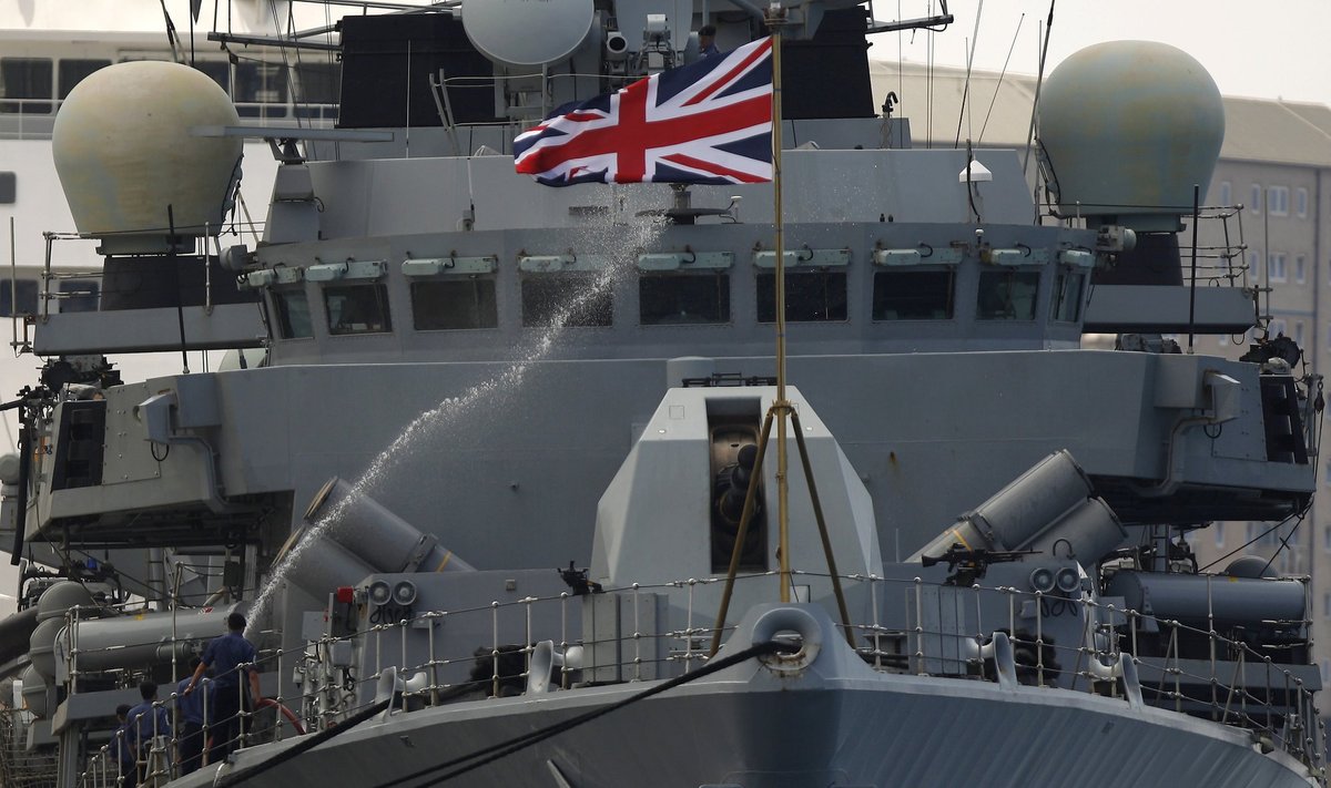Britų karo laivas prisišvartavo Gibraltare