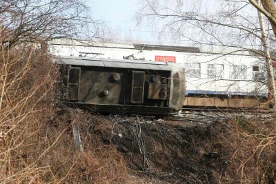 Belgijoje nuo bėgių nulėkė traukinys