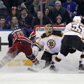 NHL pirmenybių Rytų konferencijos lyderio „Bruins“ klubo pirmas pralaimėjimas