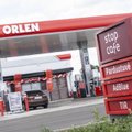 Lenkijos opozicija kaltina naftos įmonę „Orlen“ prieš rinkimus mažinant benzino kainas